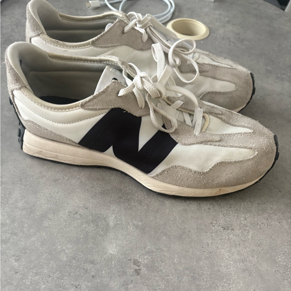 New Balance 327 (kid/boy style) size 9 women/7 men kids.  Good used condition